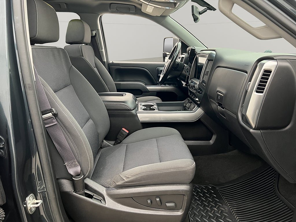 Vehicle Image 25