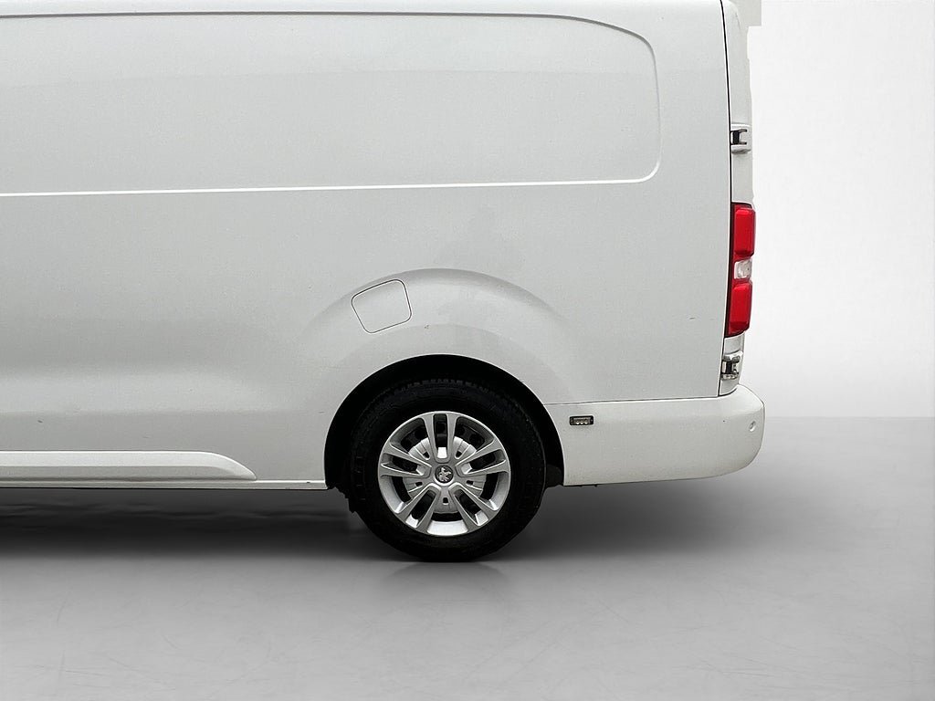 Vehicle Image 28