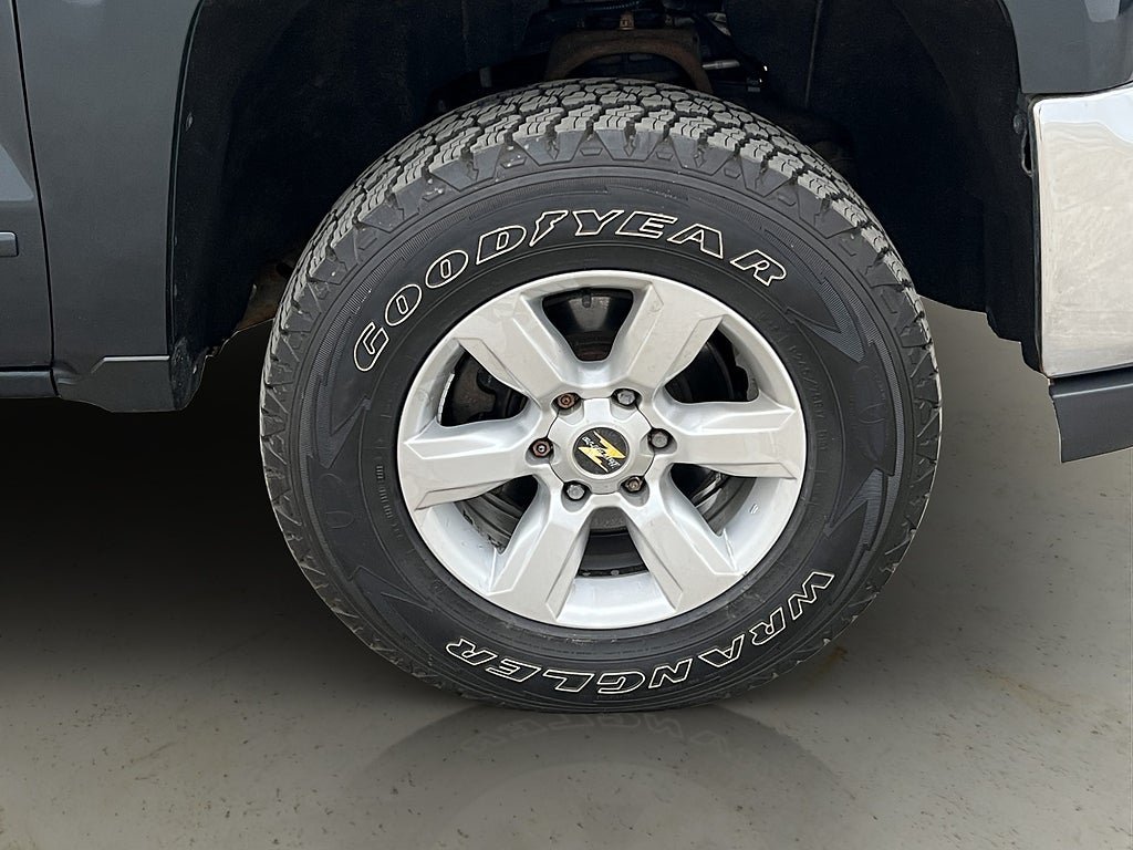 Vehicle Image 32