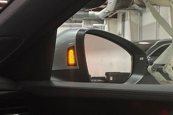 Vehicle Image 28