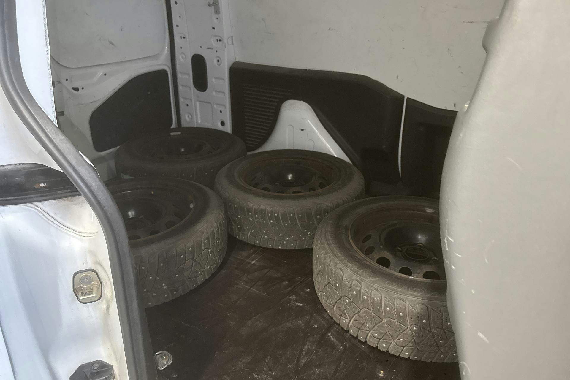 Vehicle Image 8