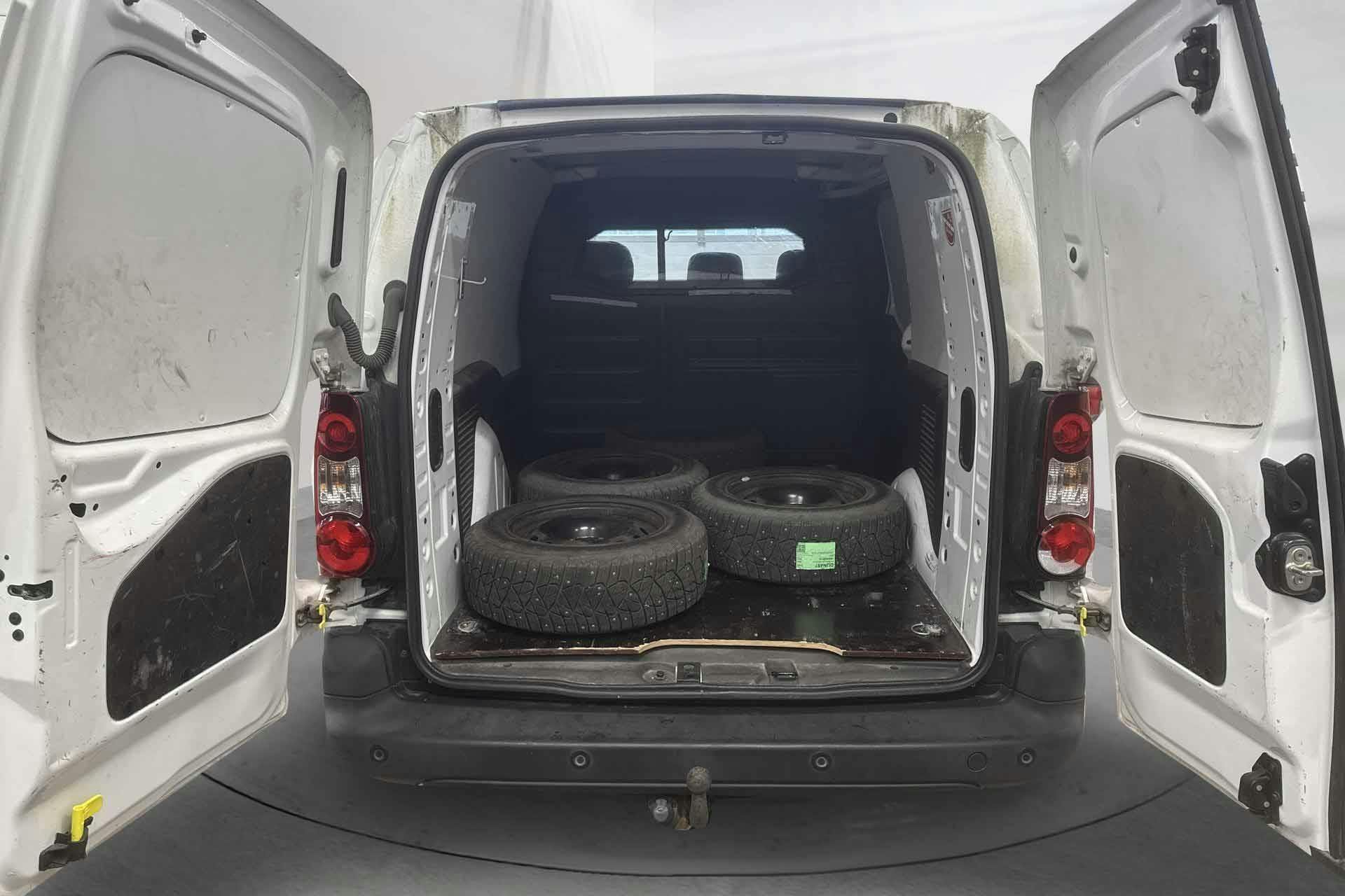 Vehicle Image 9