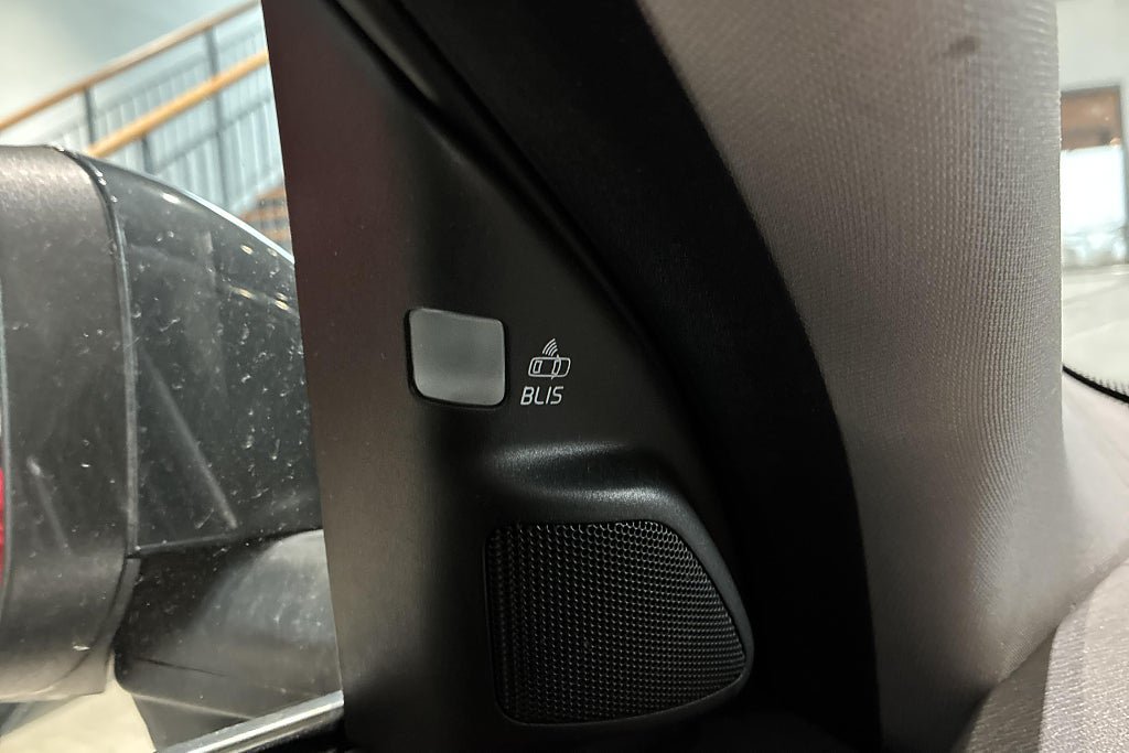 Vehicle Image 25