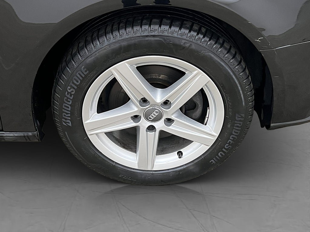 Vehicle Image 22