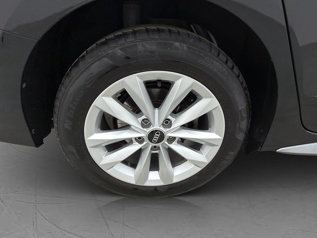 Vehicle Image 30