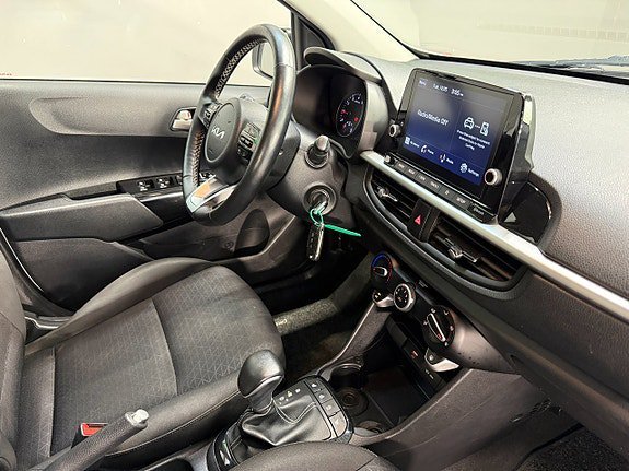Vehicle Image 12