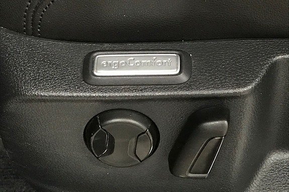 Vehicle Image 29