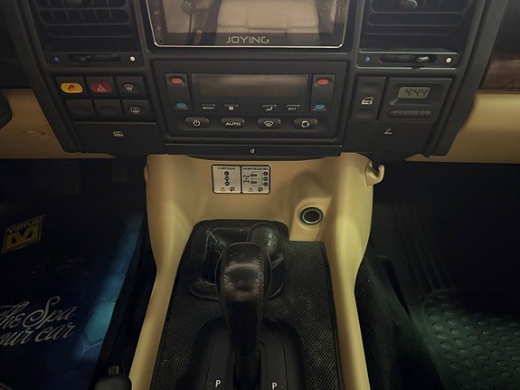 Vehicle Image 12