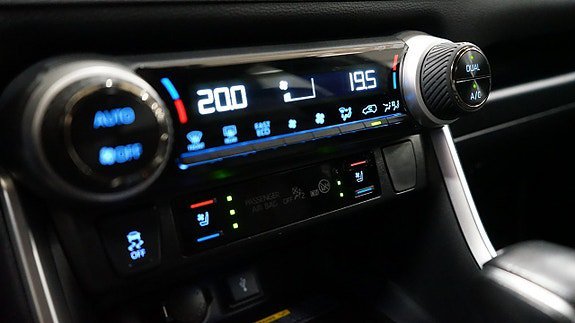 Vehicle Image 24