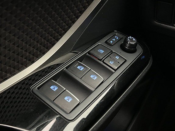 Vehicle Image 24