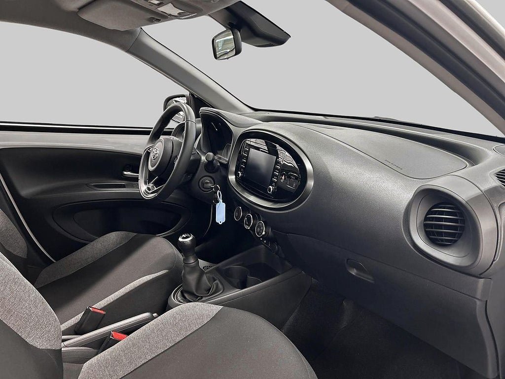 Vehicle Image 10