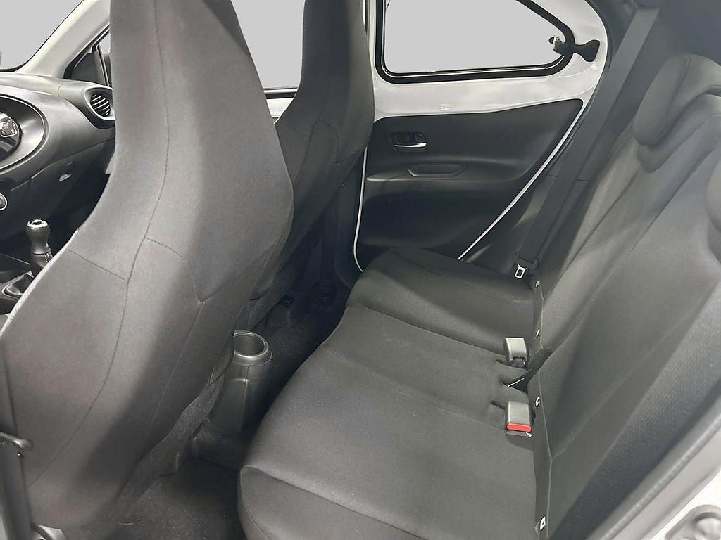 Vehicle Image 11