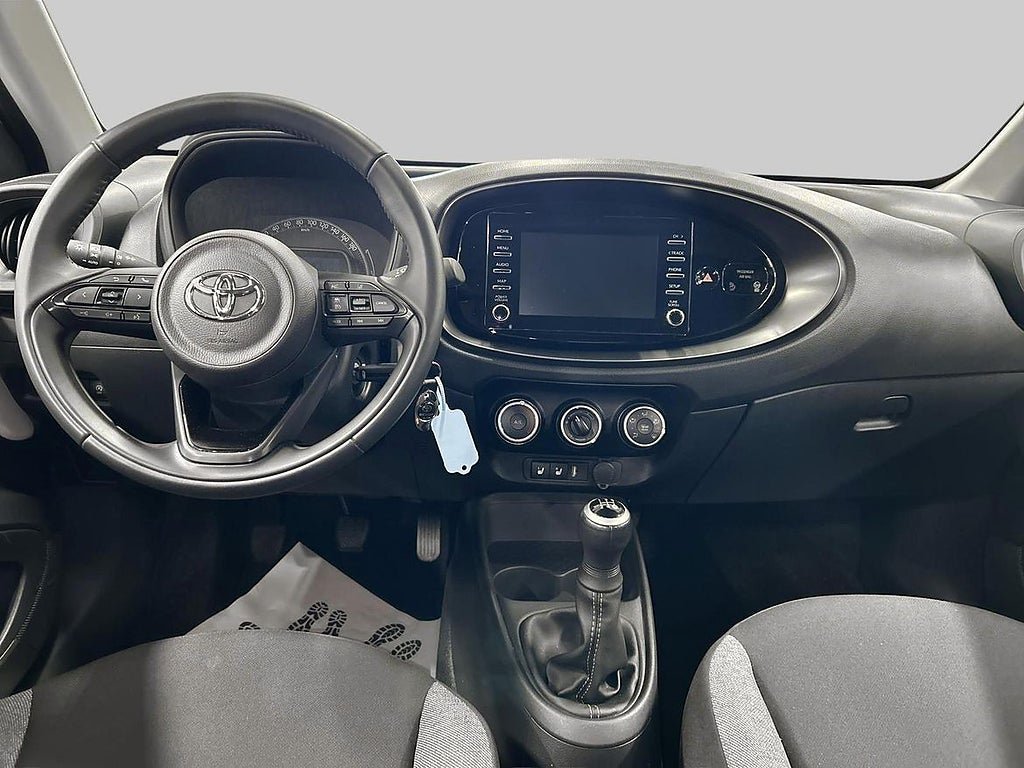 Vehicle Image 12