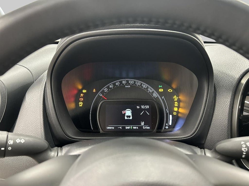 Vehicle Image 15