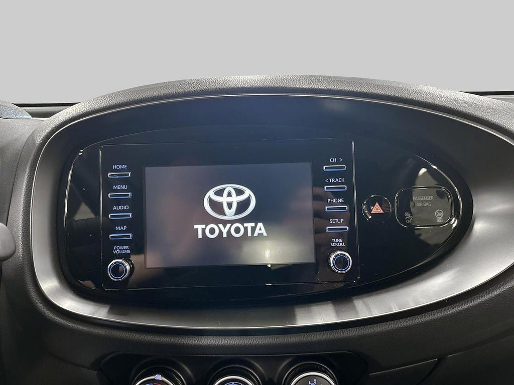Vehicle Image 16