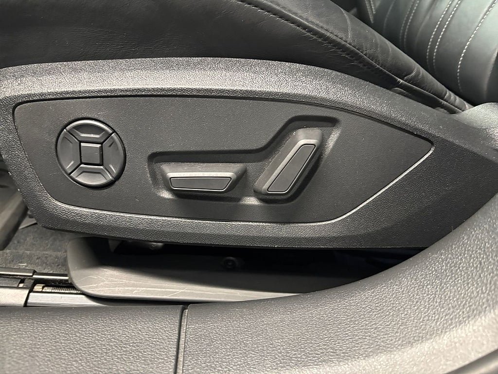 Vehicle Image 43