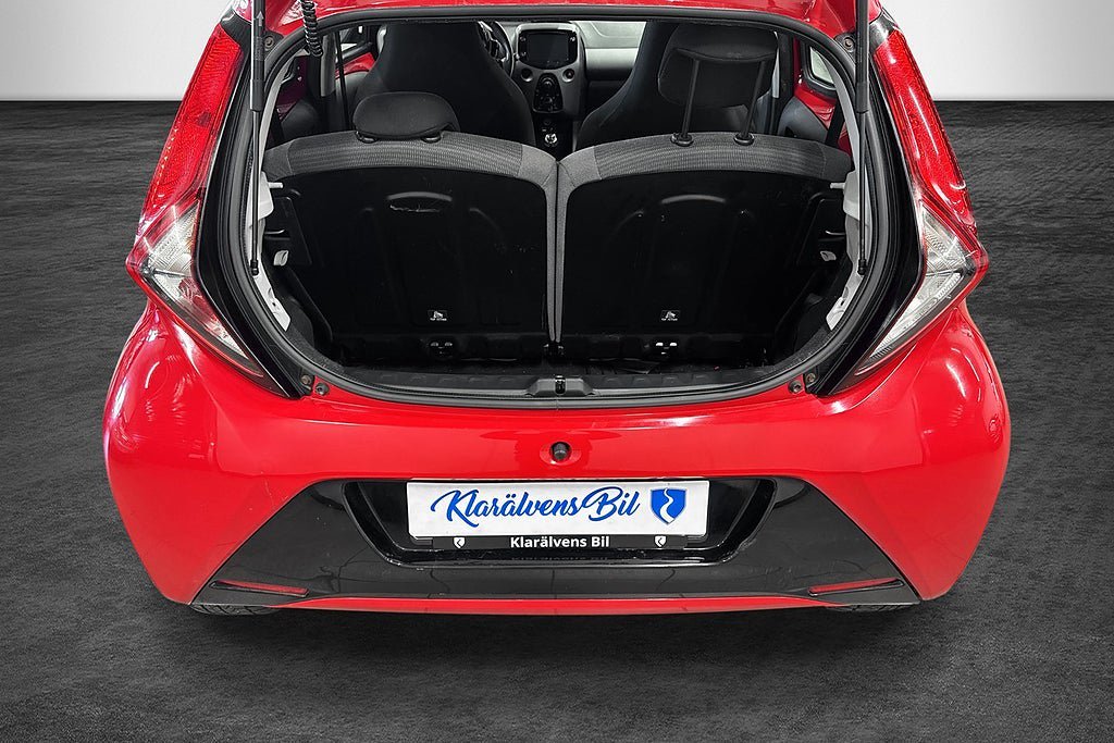 Vehicle Image 12
