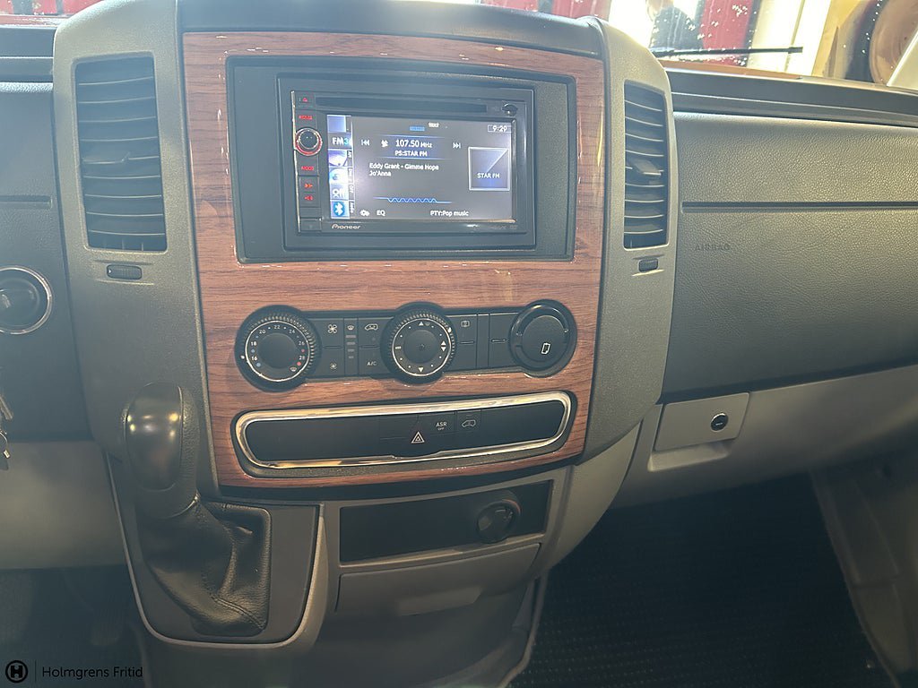 Vehicle Image 24