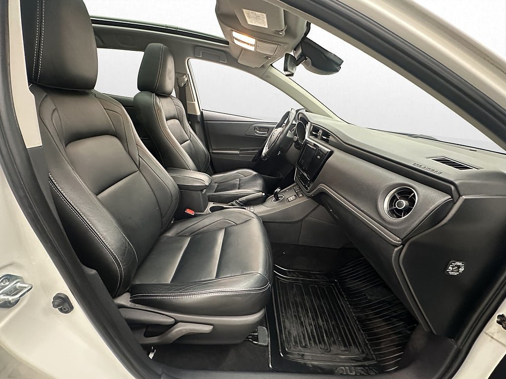 Vehicle Image 10