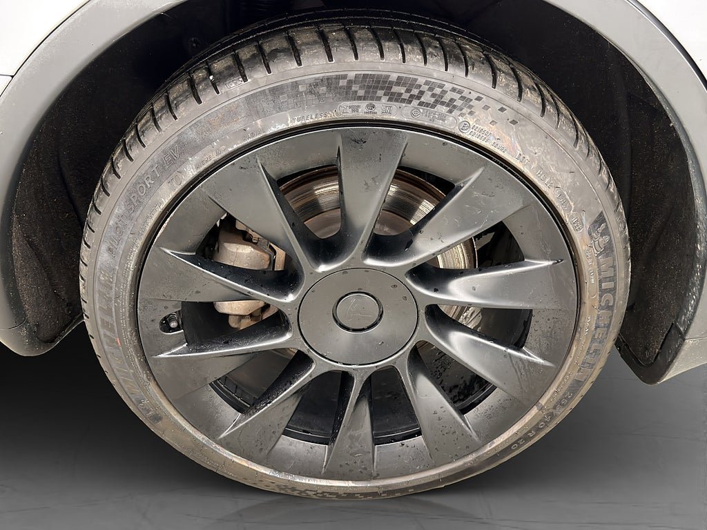 Vehicle Image 25