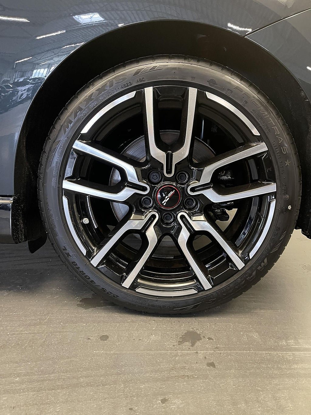 Vehicle Image 12