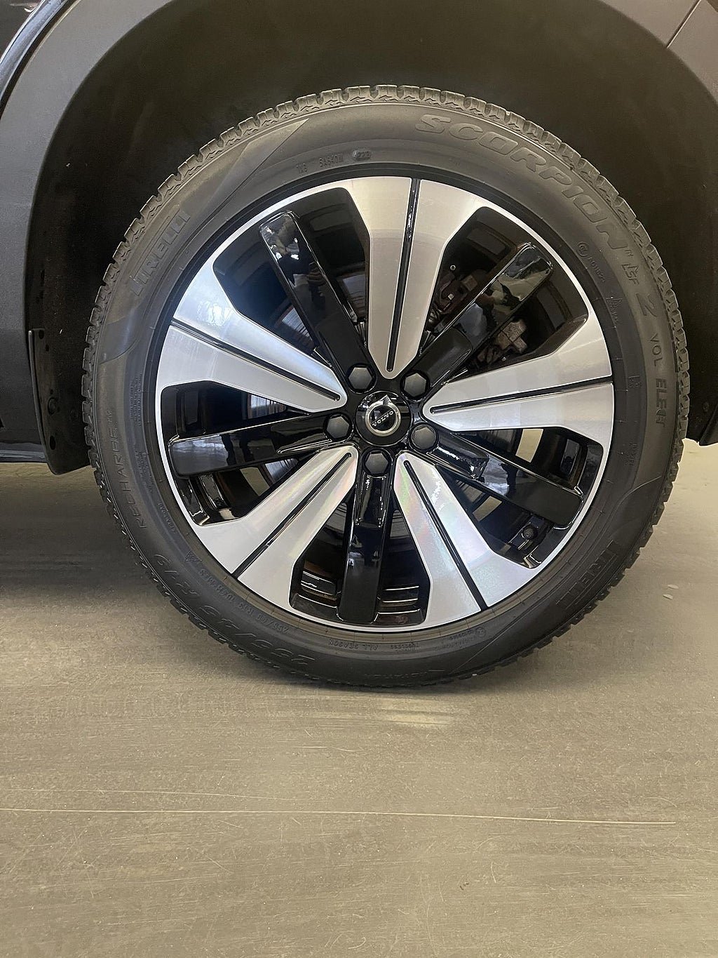Vehicle Image 10