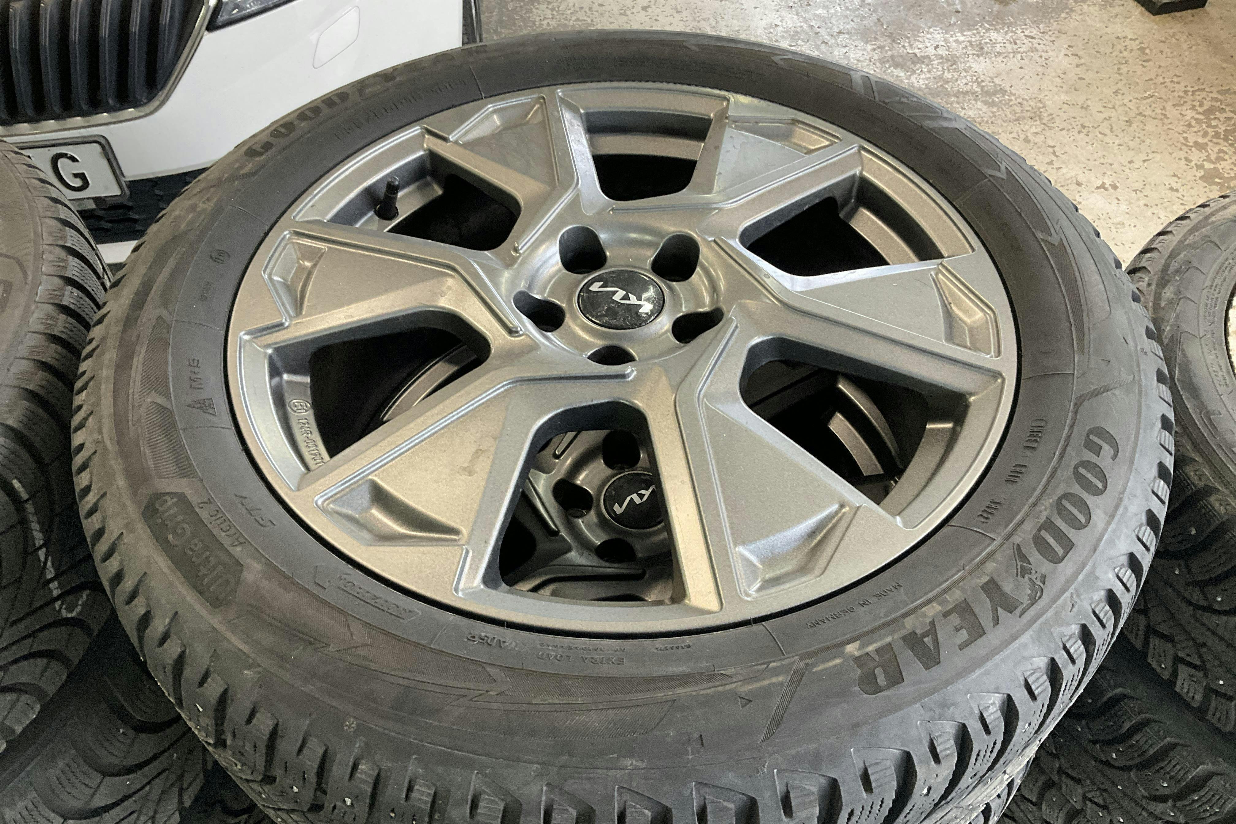Vehicle Image 15