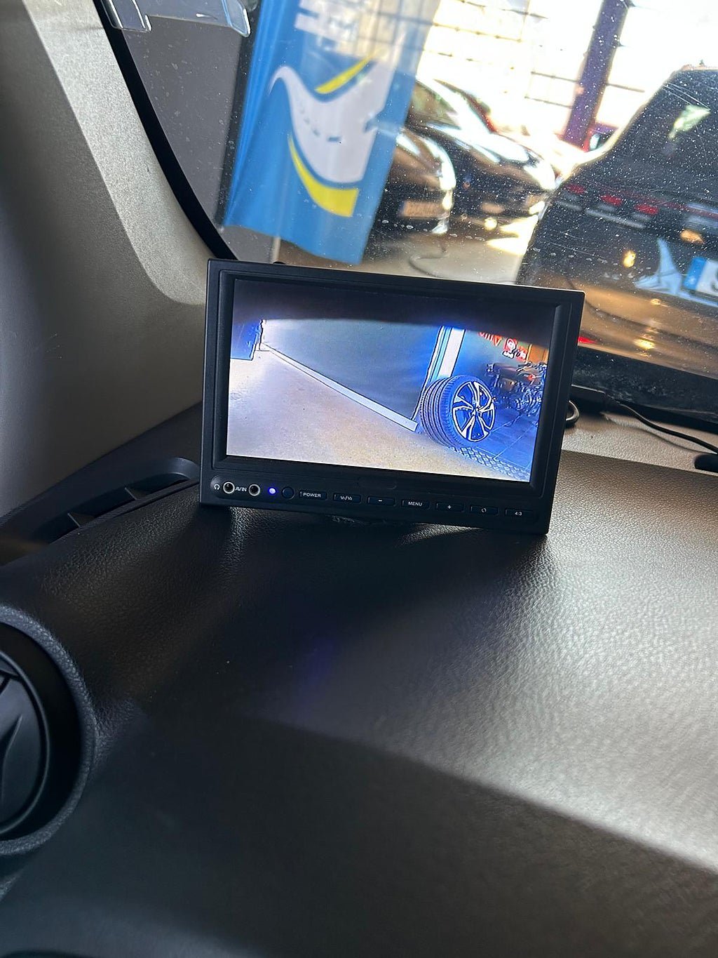 Vehicle Image 15