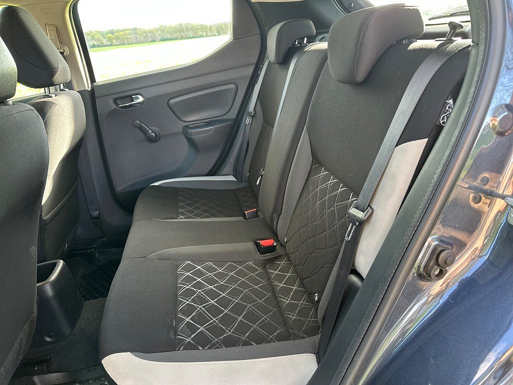 Vehicle Image 13