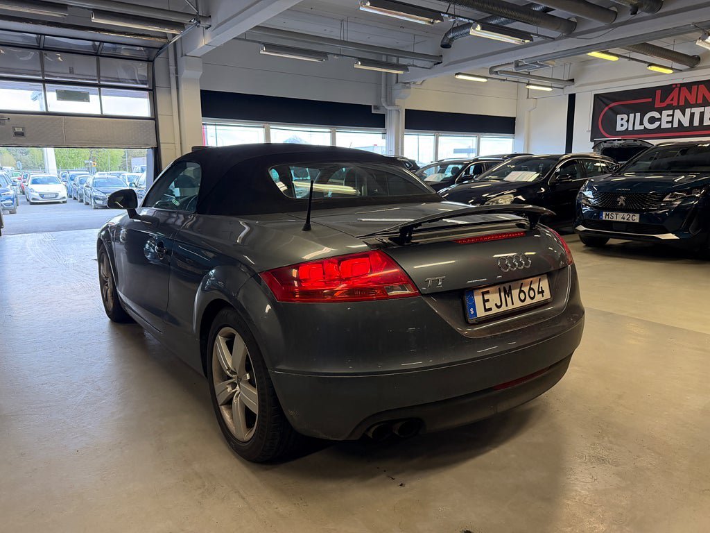 Vehicle Image 6