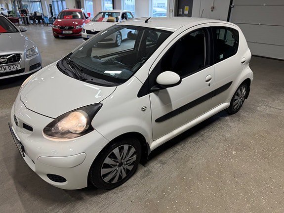 Vehicle Image 6