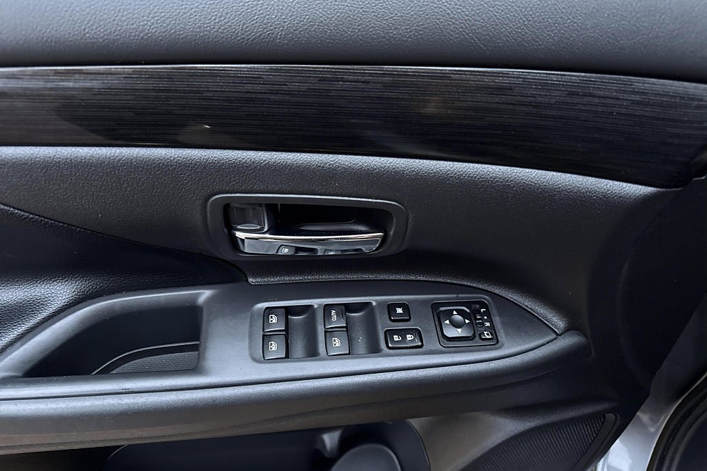 Vehicle Image 23