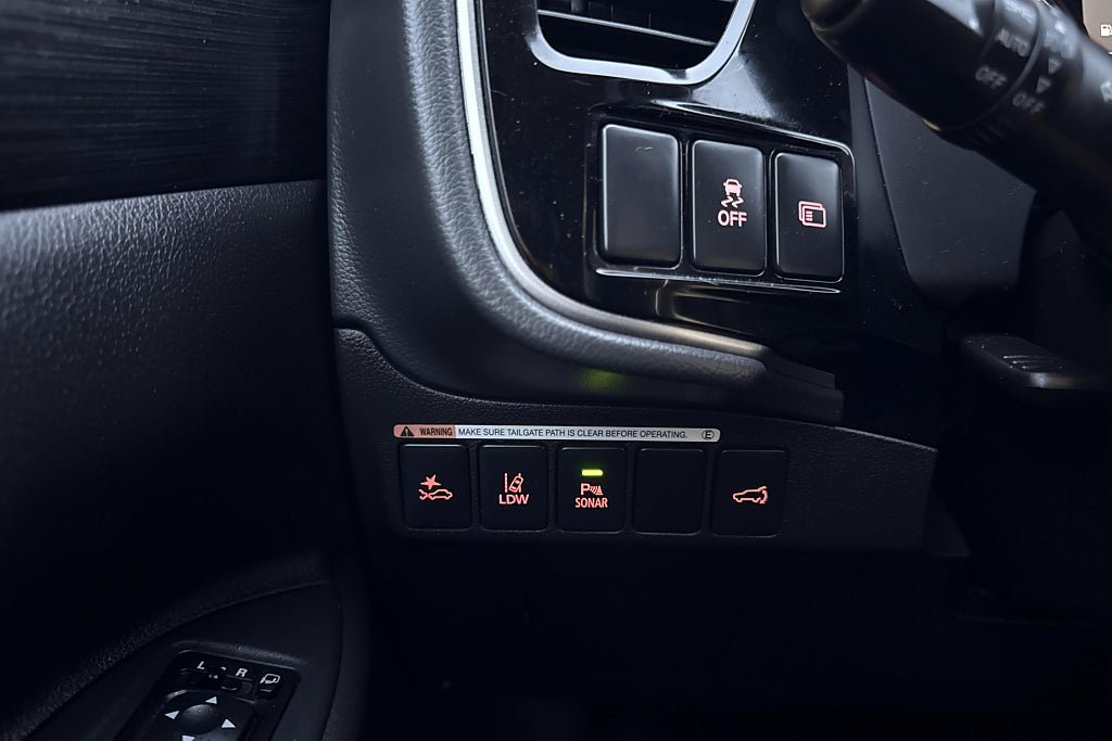 Vehicle Image 25