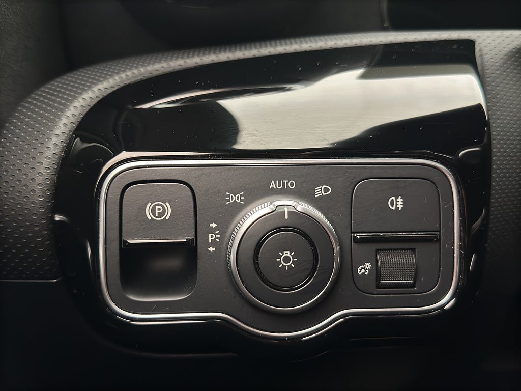 Vehicle Image 28