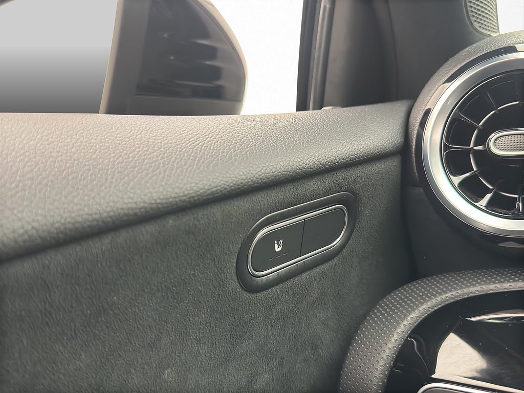 Vehicle Image 29