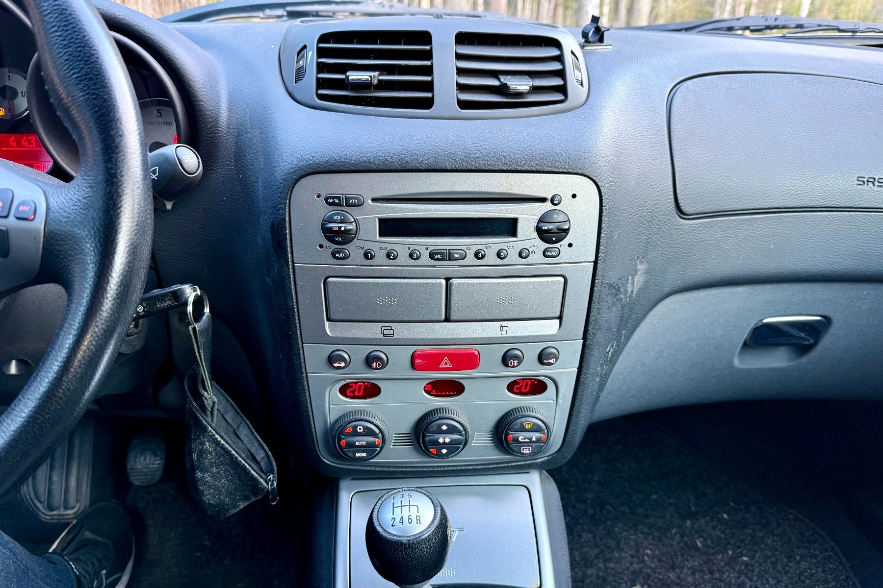 Vehicle Image 6