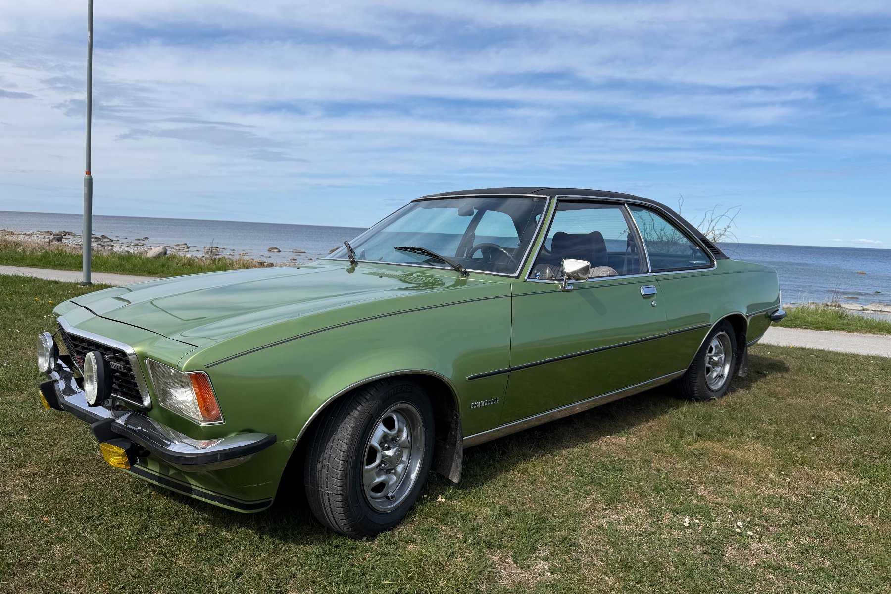 Vehicle Image 12