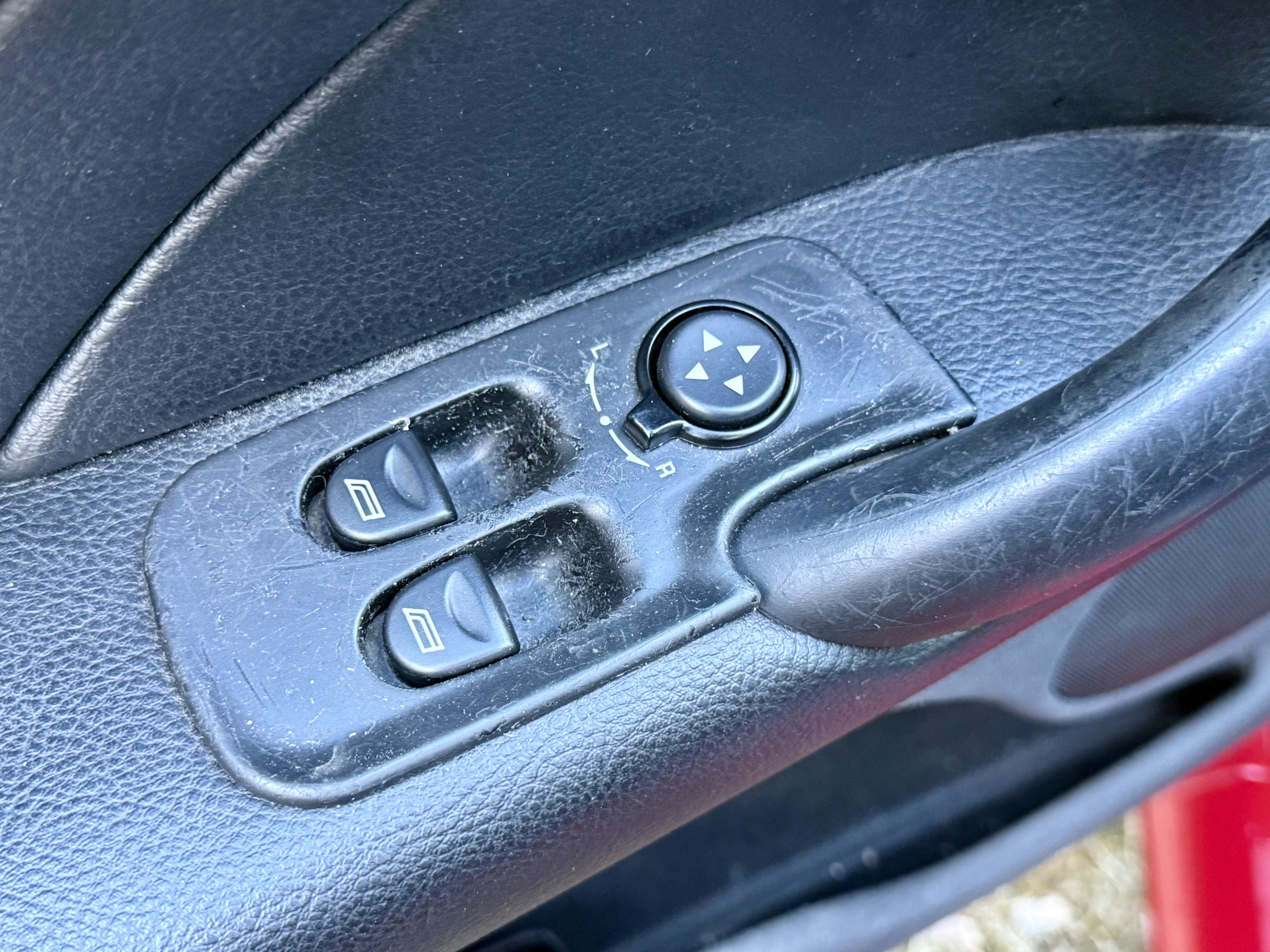 Vehicle Image 28