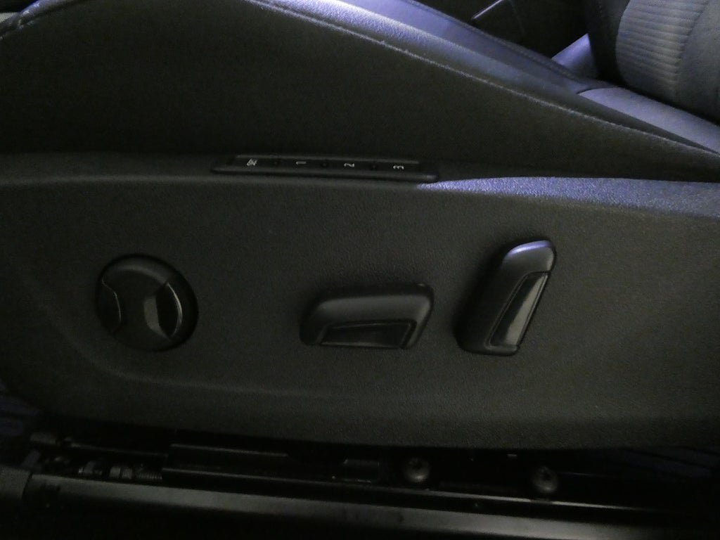 Vehicle Image 26
