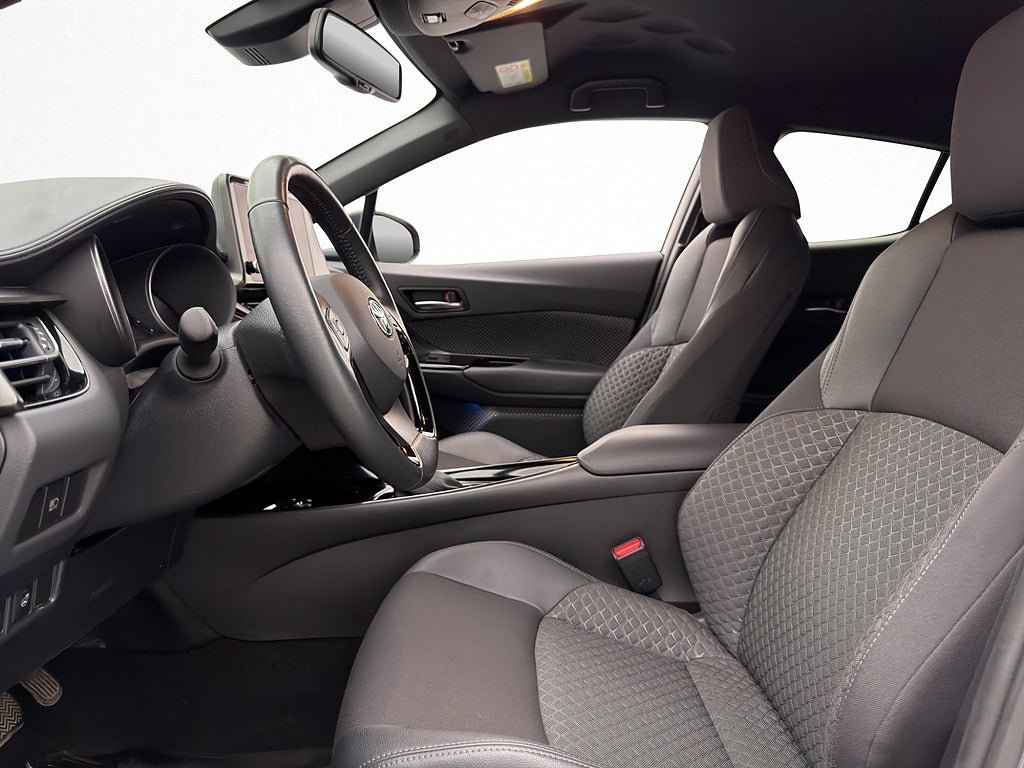 Vehicle Image 12