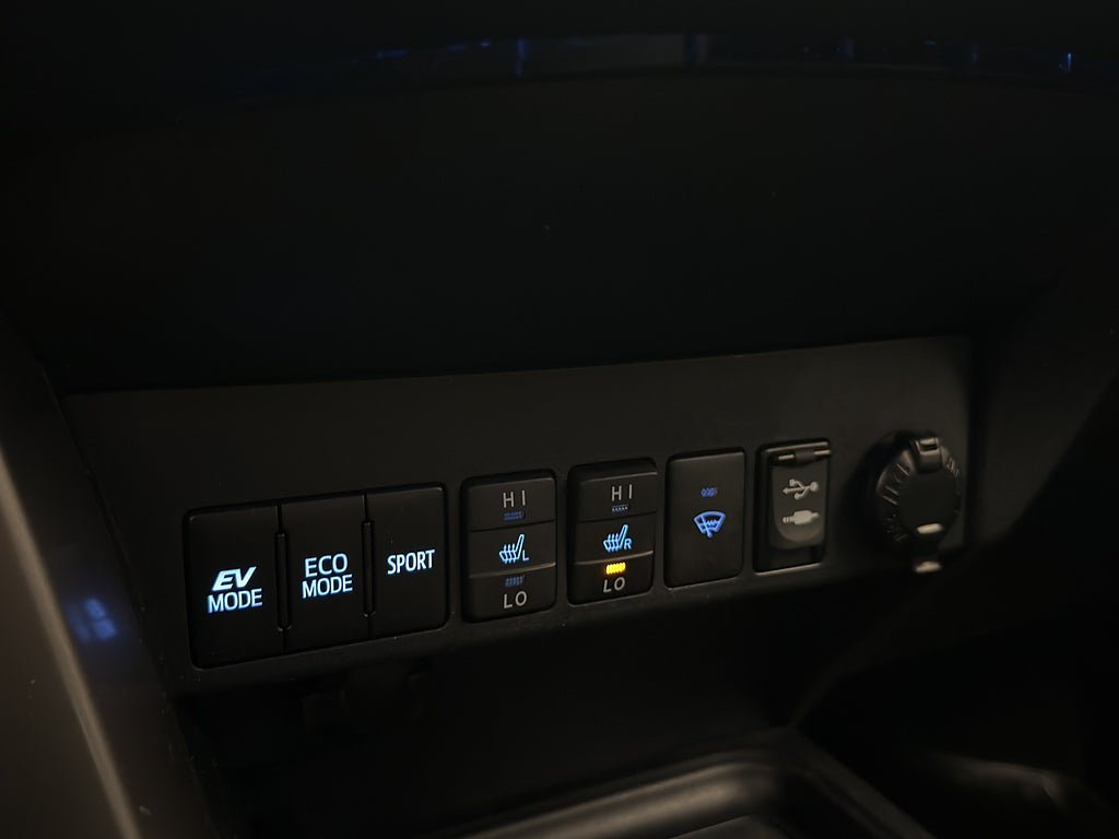 Vehicle Image 25