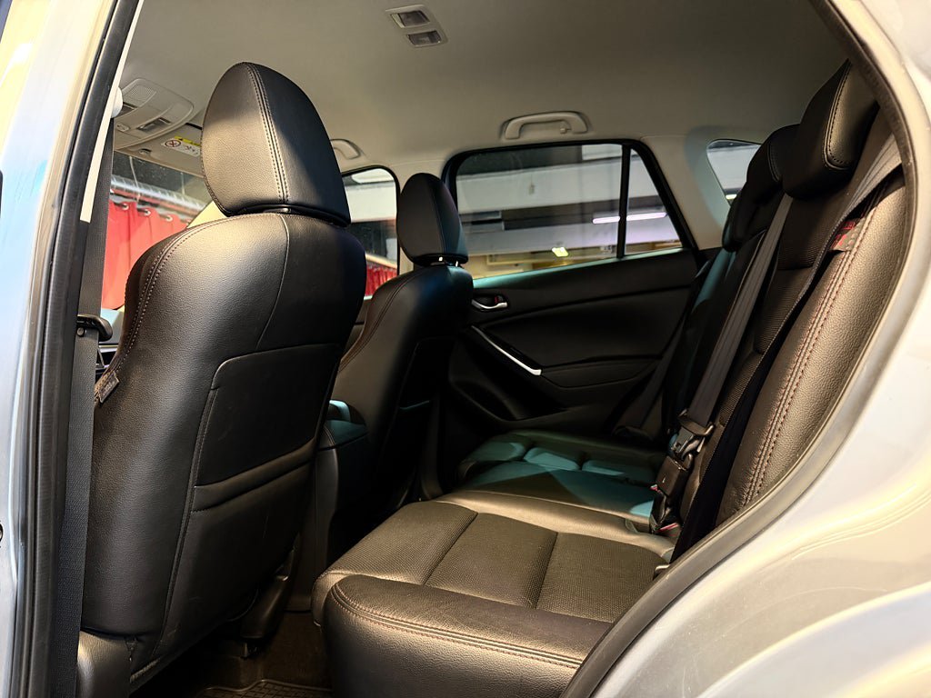 Vehicle Image 10