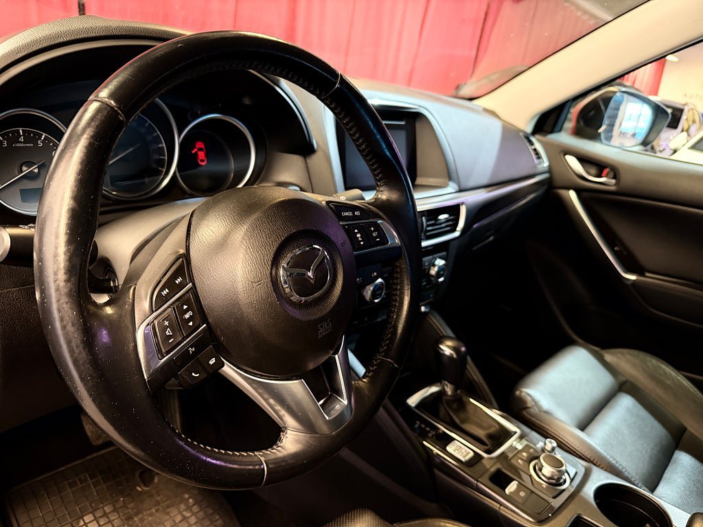 Vehicle Image 12