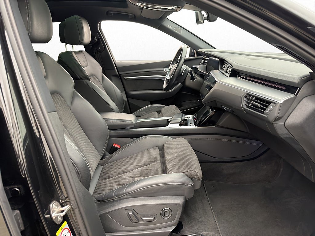 Vehicle Image 38