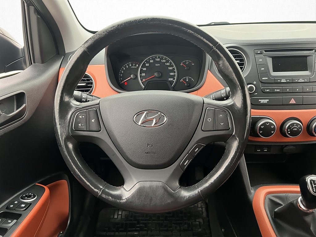 Vehicle Image 13