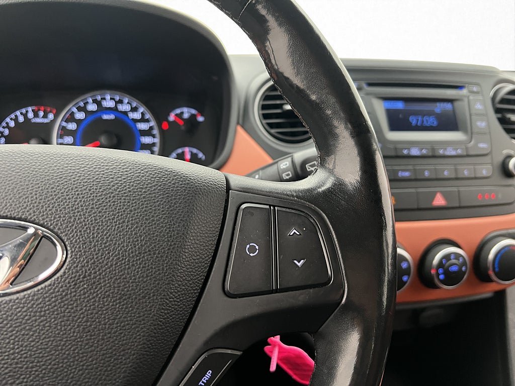 Vehicle Image 16