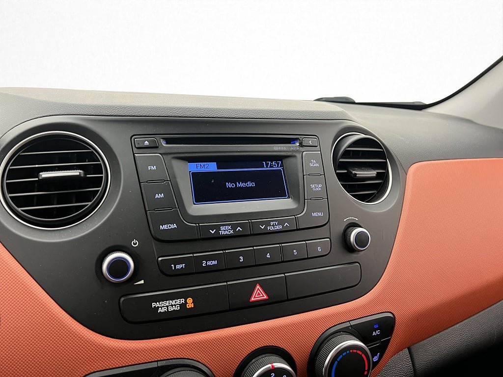 Vehicle Image 18