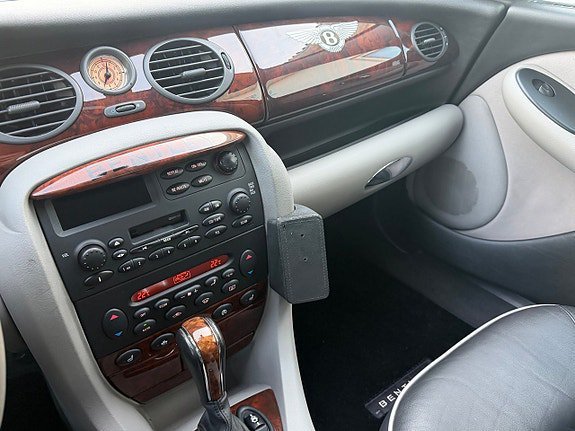 Vehicle Image 24