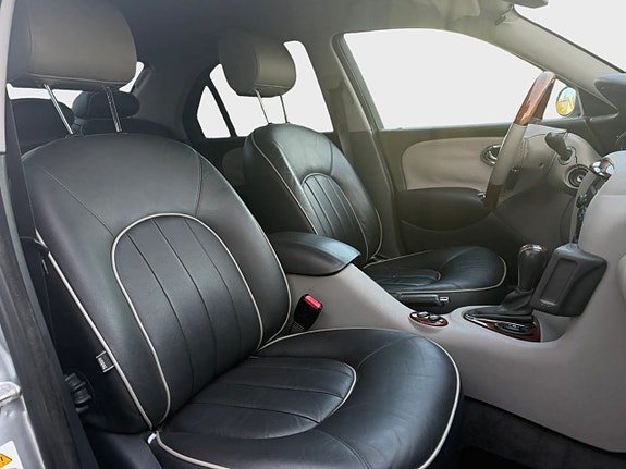 Vehicle Image 30