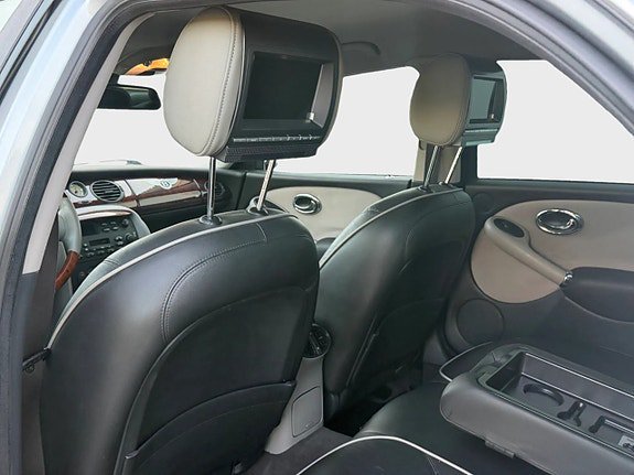Vehicle Image 32